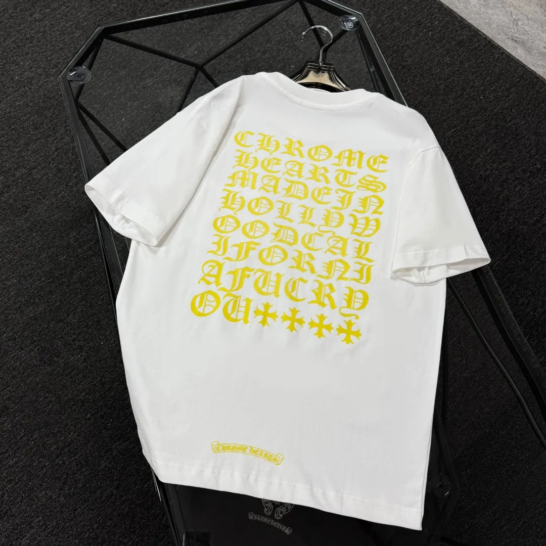 P170 Chrome Hearts Chrome Hearts 25 high-end versions. The fabric is made of 300 grams of high-density pure cotton. It does not deform or shrink. It has three labels. It is the same style for men and women. Technology: Digital printing. Color: White. Black. SIZE: S-XL.